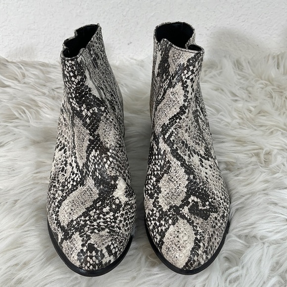 UNIONBAY TIPPER Ankle Booties Faux Snakeskin Print Almond Toe Size 8 - Picture 2 of 13